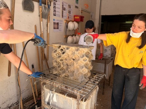 Dissolution du coffrage en sable avec l'eau 